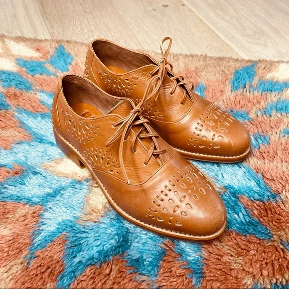 ELF Heartbreak Leather Oxfords size 8
Never worn - Picture 2 of 15